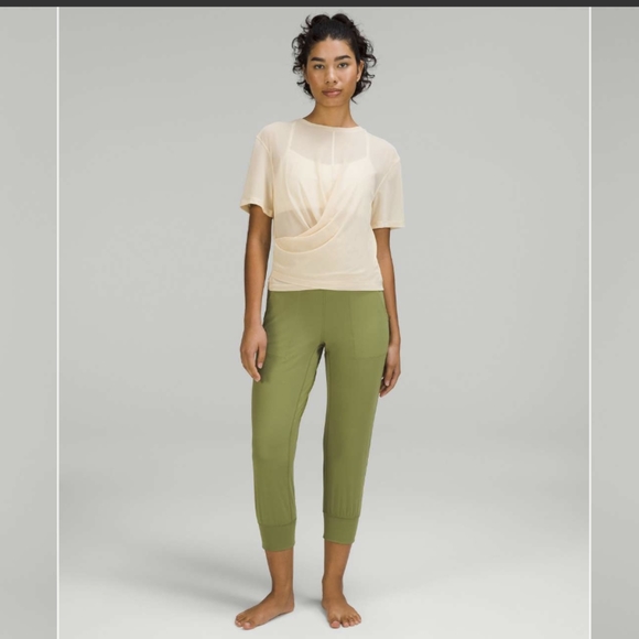 Lululemon Lightweight Mesh Reversible Yoga T-Shirt - Picture 5 of 8